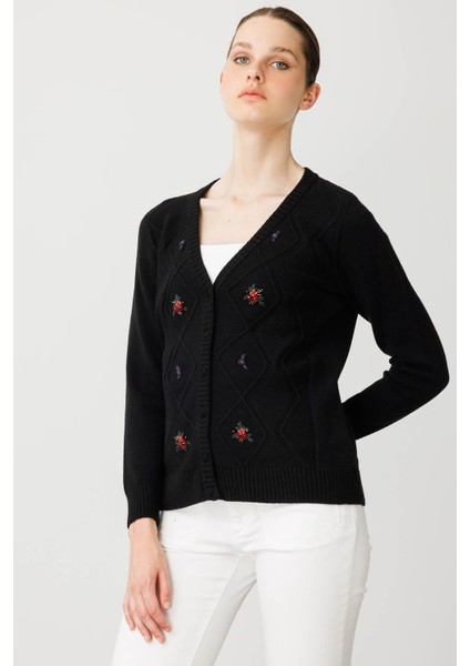 Kadın V Yaka Önü Baklavalı Nakış Işlemeli Hırka Siyah fiyatları