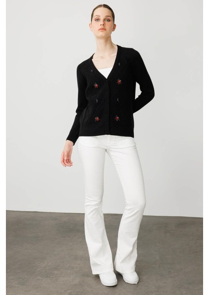 Kadın V Yaka Önü Baklavalı Nakış Işlemeli Hırka Siyah indirimleri