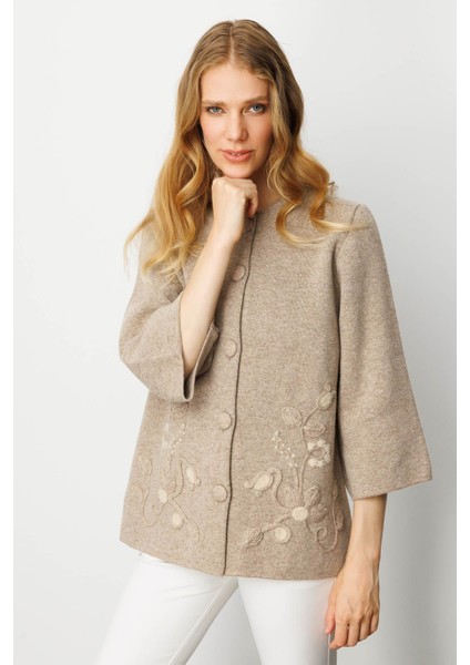 Kadın Dik Yaka Çiçek Desenli Kısa Yün Ceket K.bej fırsatları