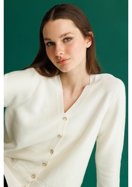 Kadın V Yaka Sahte Cepli Düğmeli Hırka Kemik fiyatları