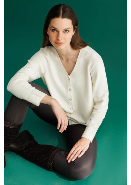 Kadın V Yaka Sahte Cepli Düğmeli Hırka Kemik modelleri