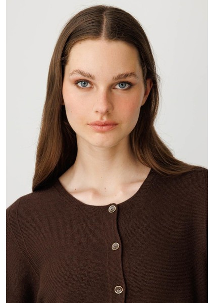 Kadın Sıfır Yaka Sahte Cepli Düğmeli Hırka Kahve fiyatları