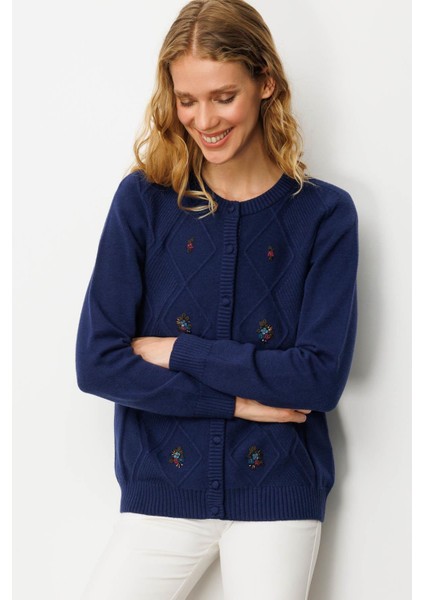 Kadın Sıfır Yaka Önü Baklavalı Nakış Işlemeli Hırka Lacivert