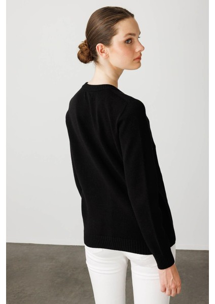 Kadın Sıfır Yaka Önü Baklavalı Nakış Işlemeli Hırka Siyah indirimleri