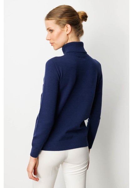 Kadın Tam Balıkçı Yaka Önü Baklavalı Nakış Işlemeli Kazak Lacivert indirimleri