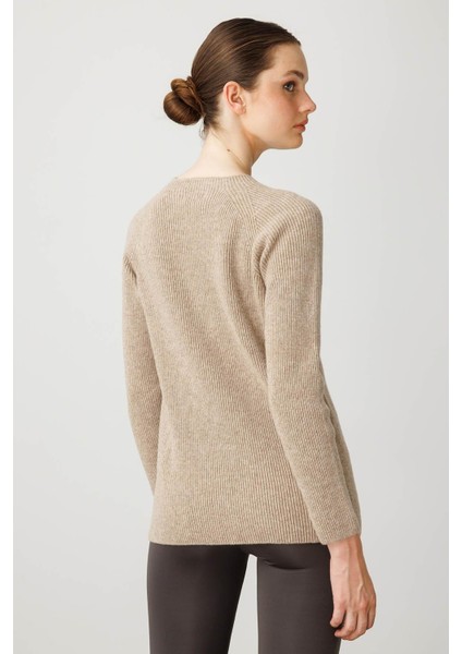 Kadın Sıfır Yaka Boncuklu Yün Kazak K.bej modelleri