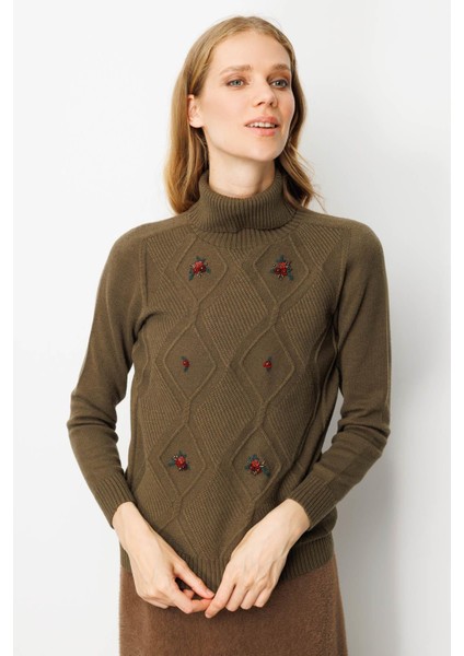 Kadın Tam Balıkçı Yaka Önü Baklavalı Nakış Işlemeli Kazak Haki