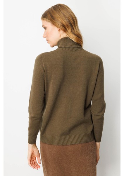 Kadın Tam Balıkçı Yaka Önü Baklavalı Nakış Işlemeli Kazak Haki modelleri