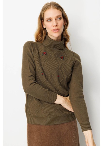 Kadın Tam Balıkçı Yaka Önü Baklavalı Nakış Işlemeli Kazak Haki fırsatları