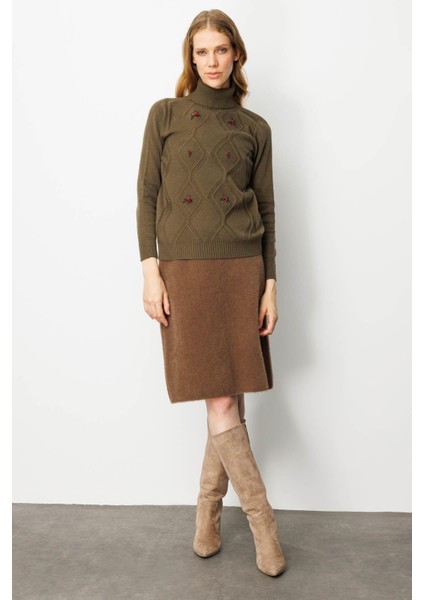 Kadın Tam Balıkçı Yaka Önü Baklavalı Nakış Işlemeli Kazak Haki indirimleri