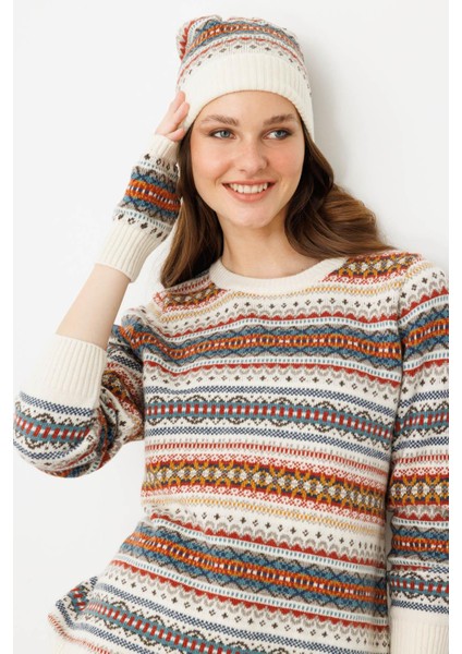 Kadın Sıfır Yaka Komple Jakarlı Yün Kazak Kemik fırsatları