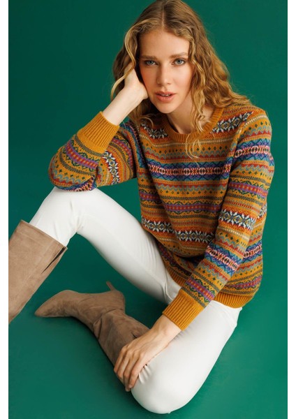 Kadın Sıfır Yaka Komple Jakarlı Yün Kazak Hardal fırsatları