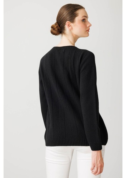 Kadın Sıfır Yaka Kalın Yürütmeli Yün Kazak Siyah modelleri