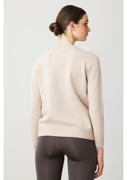 Kadın Sıfır Yaka Önü Baklavalı Nakış Işlemeli Kazak Bej modelleri