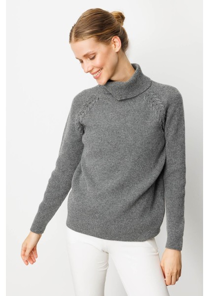 Kadın Tam Balıkçı Yaka Kolu Boncuklu Yün Kazak Füme