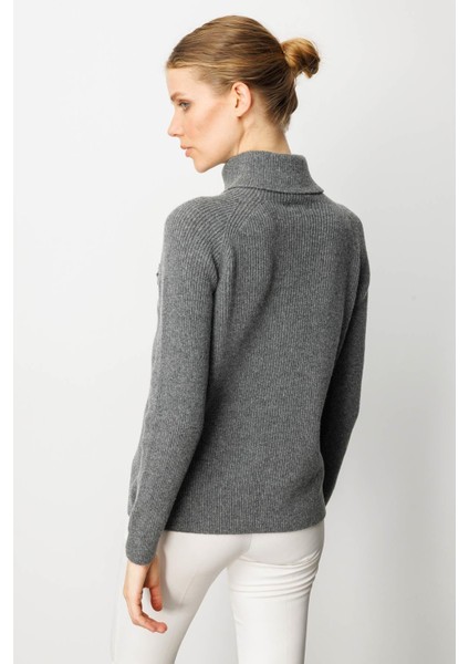 Kadın Tam Balıkçı Yaka Kolu Boncuklu Yün Kazak Füme modelleri