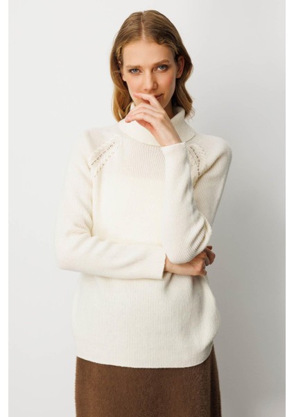 Kadın Tam Balıkçı Yaka Kolu Boncuklu Yün Kazak Kemik