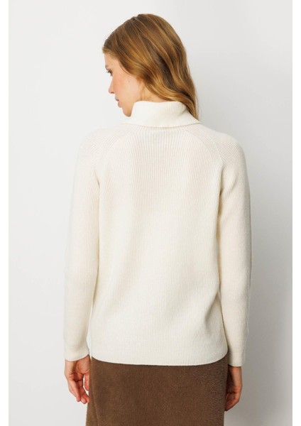 Kadın Tam Balıkçı Yaka Kolu Boncuklu Yün Kazak Kemik modelleri