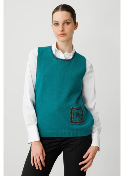 Kadın Sıfır Yaka Cebi ve Yakası Renkli Tığlamalı Yün Süveter A.ö.başı fiyatları