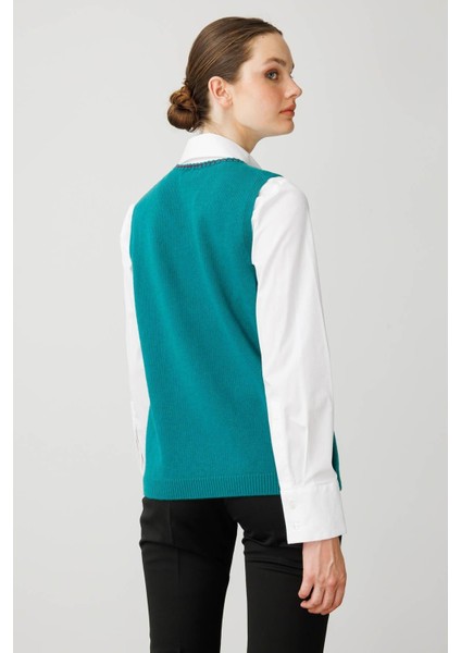 Kadın Sıfır Yaka Cebi ve Yakası Renkli Tığlamalı Yün Süveter A.ö.başı modelleri