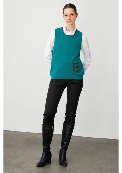 Kadın Sıfır Yaka Cebi ve Yakası Renkli Tığlamalı Yün Süveter A.ö.başı fırsatları