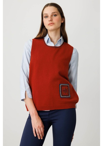 Kadın Sıfır Yaka Cebi ve Yakası Renkli Tığlamalı Yün Süveter K.kiremit