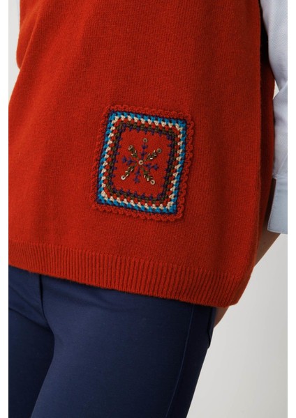 Kadın Sıfır Yaka Cebi ve Yakası Renkli Tığlamalı Yün Süveter K.kiremit indirimleri