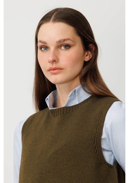 Kadın Sıfır Yaka Cep Üstü Çiçek Nakışlı Yün Süveter A.yeşil modelleri