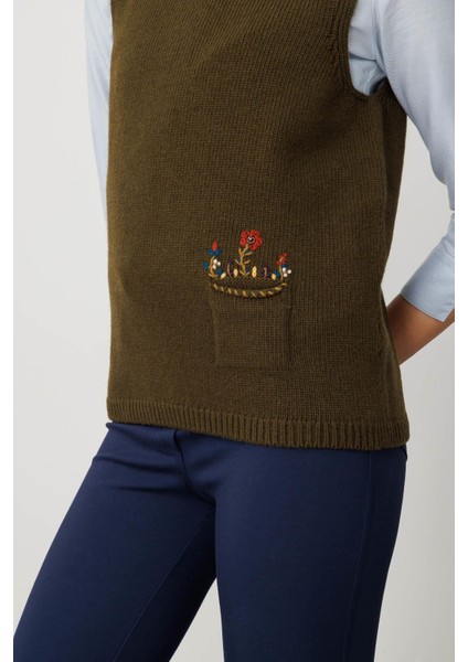 Kadın Sıfır Yaka Cep Üstü Çiçek Nakışlı Yün Süveter A.yeşil fırsatları