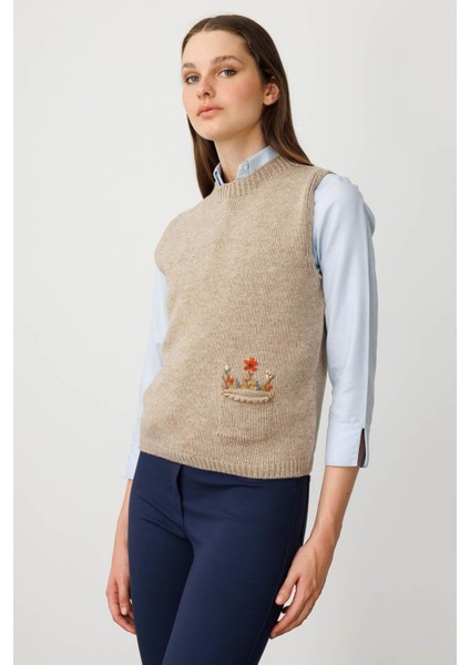 Kadın Sıfır Yaka Cep Üstü Çiçek Nakışlı Yün Süveter Vizon fiyatları