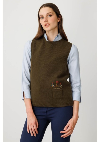 Kadın Sıfır Yaka Cep Üstü Çiçek Nakışlı Yün Süveter A.yeşil