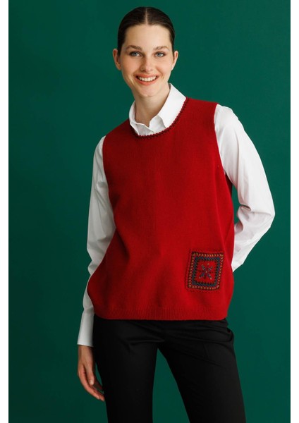 Kadın Sıfır Yaka Cebi ve Yakası Renkli Tığlamalı Yün Süveter K.kırmızı fiyatları