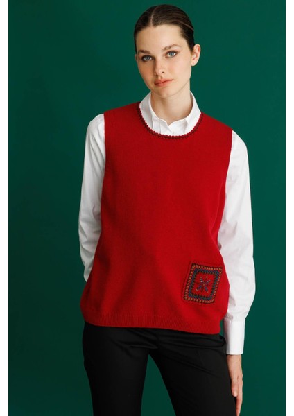 Kadın Sıfır Yaka Cebi ve Yakası Renkli Tığlamalı Yün Süveter K.kırmızı modelleri