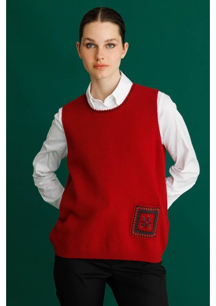 Kadın Sıfır Yaka Cebi ve Yakası Renkli Tığlamalı Yün Süveter K.kırmızı fırsatları