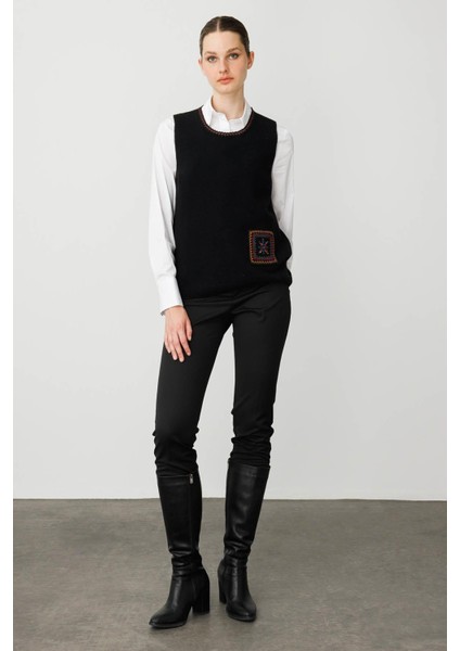 Kadın Sıfır Yaka Cebi ve Yakası Renkli Tığlamalı Yün Süveter Siyah indirimleri