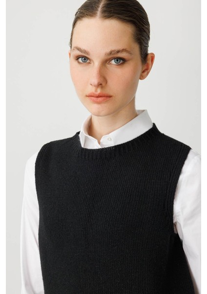 Kadın Sıfır Yaka Cep Üstü Çiçek Nakışlı Yün Süveter Siyah modelleri