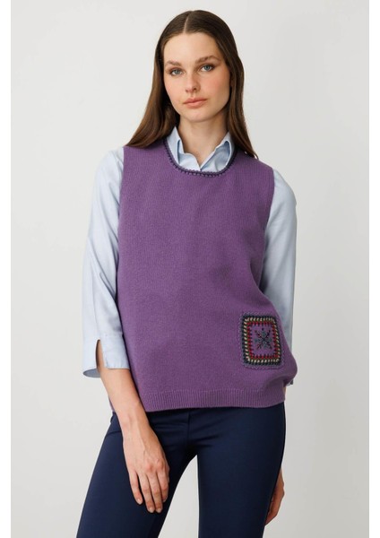 Kadın Sıfır Yaka Cebi ve Yakası Renkli Tığlamalı Yün Süveter Mor