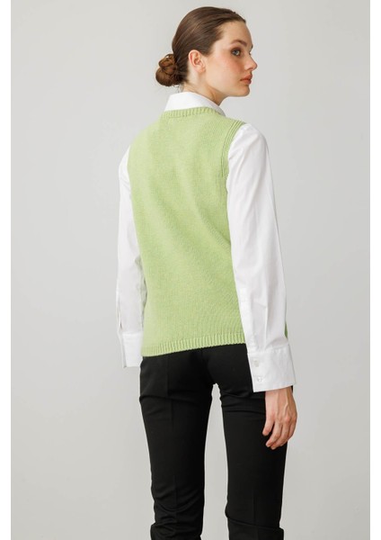 Kadın Sıfır Yaka Cep Üstü Nakış Işlemeli Süveter A.e.yeşili modelleri