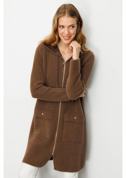 Kadın Kapüşonlu Cebi Metal Düğmeli Afrodit Triko Kaban Kahve