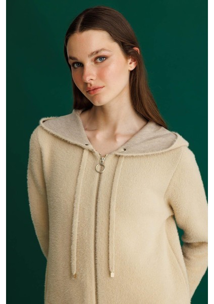 Kadın Kapüşonlu Cebi Metal Düğmeli Afrodit Triko Kaban Bej modelleri