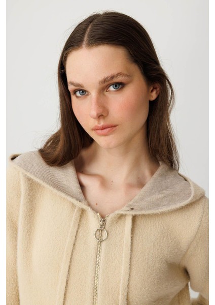 Kadın Kapüşonlu Cebi Metal Düğmeli Afrodit Triko Kaban Bej indirimleri