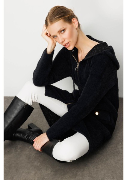 Kadın Kapüşonlu Cebi Metal Düğmeli Afrodit Triko Kaban Siyah