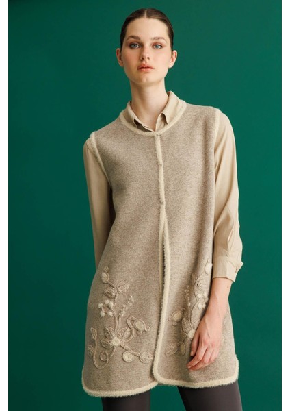 Kadın Sıfır Yaka Çiçekli Uzun Yün Yelek K.bej fiyatları