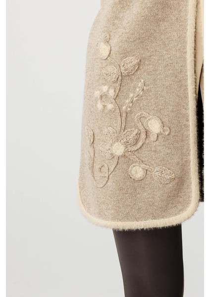 Kadın Sıfır Yaka Çiçekli Uzun Yün Yelek K.bej fırsatları