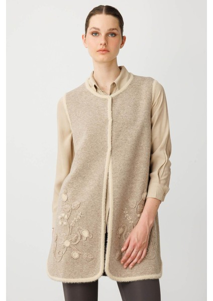 Kadın Sıfır Yaka Çiçekli Uzun Yün Yelek K.bej indirimleri