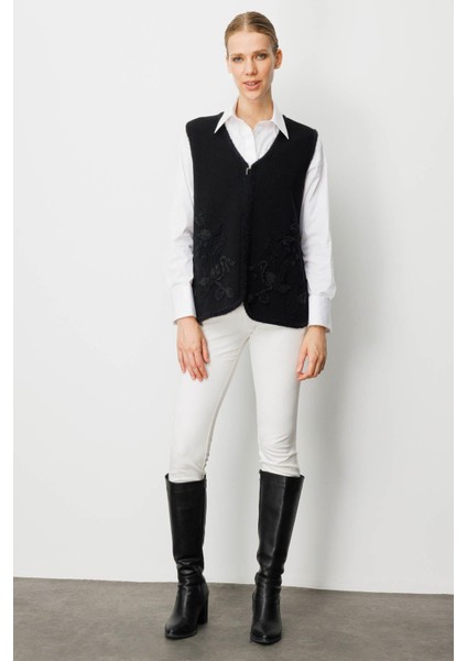 Kadın V Yaka Önü Yaprak Çiçekli Yün Yelek Siyah fırsatları