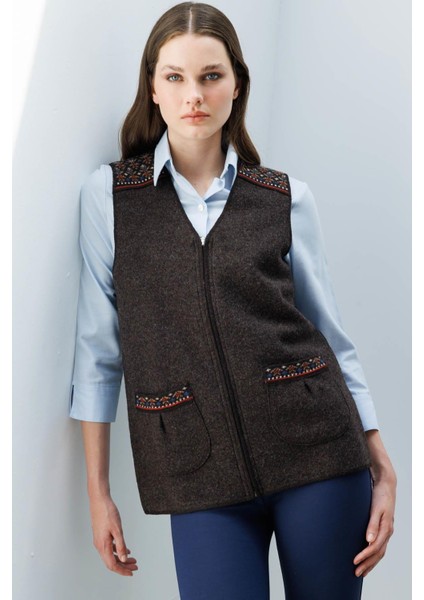 Kadın V Yaka Önü Keçe Fermuarlı Kısa Yün Yelek K.kahve