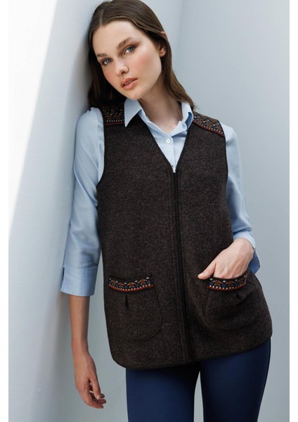 Kadın V Yaka Önü Keçe Fermuarlı Kısa Yün Yelek K.kahve fırsatları