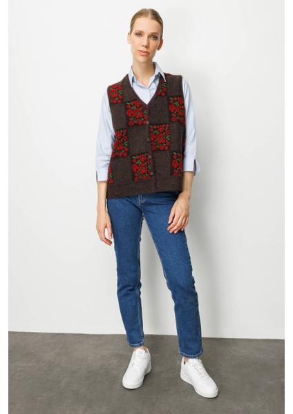 Kadın Pıtırcık Çiçekli Patchwork Keçe Yün Yelek K.kahve_k.kırmızı modelleri