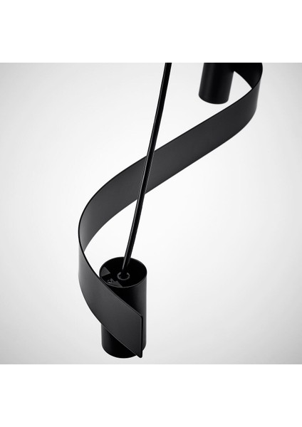 Sarkıt Lamba, Siyah fırsatları